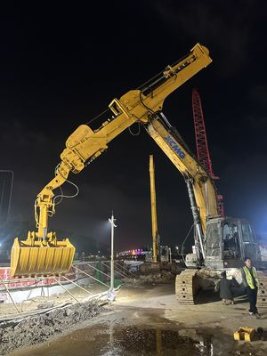Máy đào tùy chỉnh XE370 Ba giai đoạn cánh tay kính thiên văn BS900 Vật liệu nhẹ hơn hiệu quả trong việc mang xô hoặc nắm 37T