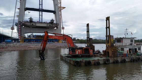 Cánh tay Long Arm Excavator với Xô và xi lanh cho  KOBELCO Hitachi